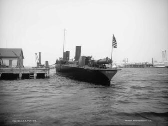 16-1 PORTER stern view pierside undated Detroit Publishing Co. (Library of Congress image LC-D4-20883)